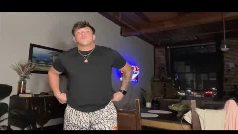 hungjock696 online show from November 19, 2025, 11:49 pm