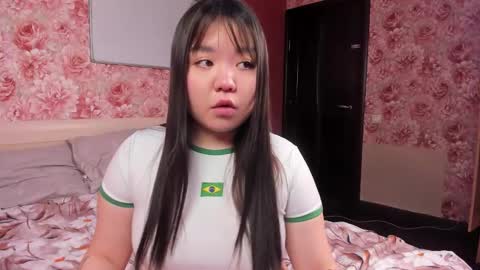 Snapshot of hungrybunny999 chatting on January 13, 2026, 5:35 am Nancy and Robert online show from January 13, 2026, 5:35 am