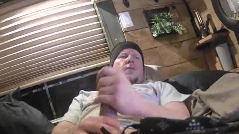 Snapshot of hungsingledad79 chatting on December 18, 2024, 7:47 am HuingsingleDad79 online show from December 18, 2024, 7:47 am