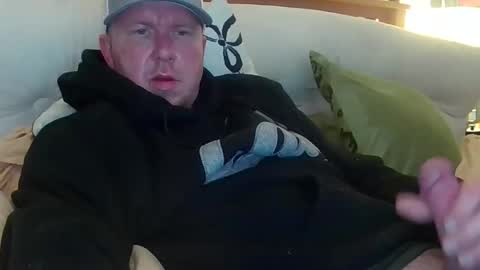 Snapshot of hungsingledad79 chatting on March 5, 2026, 7:10 pm HuingsingleDad79 online show from March 5, 2026, 7:10 pm