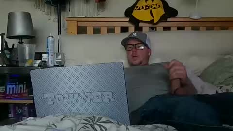 Snapshot of hungsingledad79 chatting on March 23, 2026, 8:35 pm HuingsingleDad79 online show from March 23, 2026, 8:35 pm