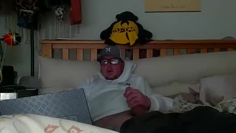 Snapshot of hungsingledad79 chatting on April 3, 2026, 5:22 pm HuingsingleDad79 online show from April 3, 2026, 5:22 pm