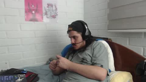 Snapshot of hungweeb chatting on February 17, 2025, 4:31 am Rod online show from February 17, 2025, 4:31 am