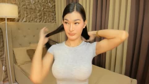 hunkhomerontop online show from December 17, 2025, 7:58 am