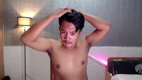 hunkylloyd online show from April 1, 2026, 6:36 am