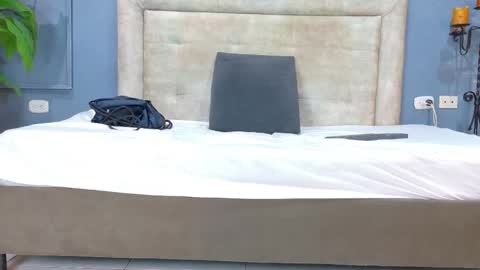 Hunter  online show from November 24, 2025, 7:02 pm