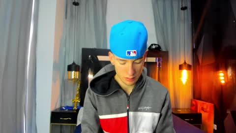 hunterheat_ online show from December 21, 2025, 11:39 am