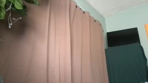 Goddess Hunyy online show from December 3, 2025, 3:32 pm