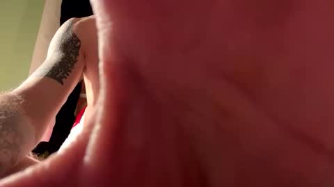 J online show from December 20, 2025, 9:33 pm