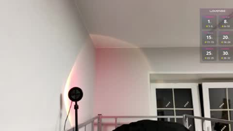 M I A online show from November 11, 2025, 3:12 pm