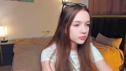 Snapshot of hwadwellingham chatting on April 15, 2026, 7:15 am Lily online show from April 15, 2026, 7:15 am