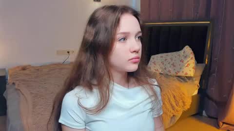 Snapshot of hwadwellingham chatting on April 27, 2026, 7:06 am Lily online show from April 27, 2026, 7:06 am