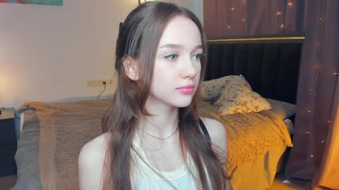 Snapshot of hwadwellingham chatting on May 21, 2026, 7:15 am Lily online show from May 21, 2026, 7:15 am
