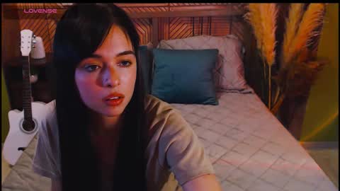Julia online show from September 17, 2025, 9:38 pm