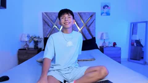 Son Hyunjin online show from October 19, 2025, 8:42 pm