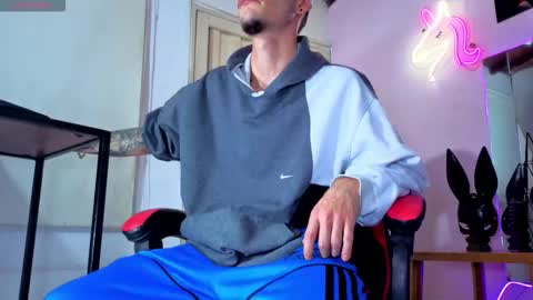 Snapshot of i_am_kelvis_ chatting on February 16, 2026, 6:31 am kelvis online show from February 16, 2026, 6:31 am