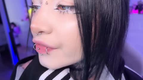 Snapshot of i_died_again chatting on March 1, 2026, 9:11 am Asya online show from March 1, 2026, 9:11 am