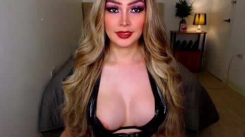 Snapshot of i_luv_2_fuck_you chatting on January 17, 2026, 10:53 am QUEEN SUSSIE BROWN online show from January 17, 2026, 10:53 am