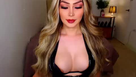 Snapshot of i_luv_2_fuck_you chatting on February 27, 2026, 5:07 am QUEEN SUSSIE BROWN online show from February 27, 2026, 5:07 am