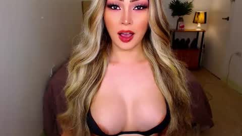 Snapshot of i_luv_2_fuck_you chatting on March 2, 2026, 3:52 am QUEEN SUSSIE BROWN online show from March 2, 2026, 3:52 am