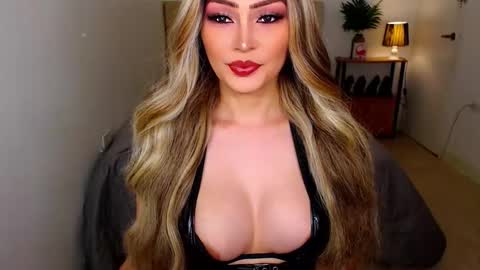 Snapshot of i_luv_2_fuck_you chatting on March 3, 2026, 7:36 am QUEEN SUSSIE BROWN online show from March 3, 2026, 7:36 am