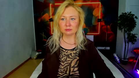 Snapshot of i_will_wake_u_up chatting on May 2, 2026, 2:27 am Samanta online show from May 2, 2026, 2:27 am