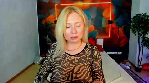 Snapshot of i_will_wake_u_up chatting on May 3, 2026, 8:09 am Samanta online show from May 3, 2026, 8:09 am