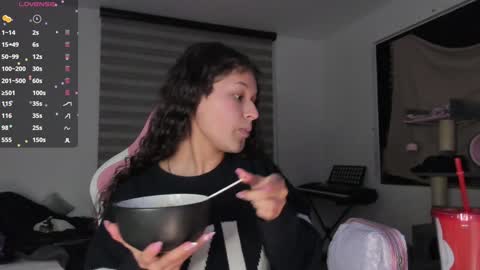 Snapshot of iam_nikki chatting on January 2, 2025, 5:35 am On instagram Imm NikkiHelp me reach 100 likes online show from January 2, 2025, 5:35 am