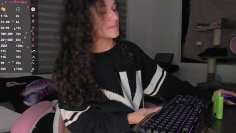 Snapshot of iam_nikki chatting on January 2, 2025, 8:39 am On instagram Imm NikkiHelp me reach 100 likes online show from January 2, 2025, 8:39 am