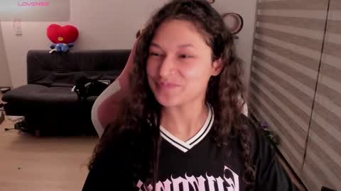 Snapshot of iam_nikki chatting on October 25, 2025, 4:20 am On instagram Imm NikkiHelp me reach 100 likes online show from October 25, 2025, 4:20 am