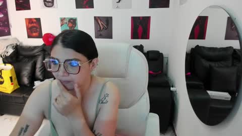 Snapshot of iam_sammy_01 chatting on September 17, 2025, 12:18 pm Sammy online show from September 17, 2025, 12:18 pm