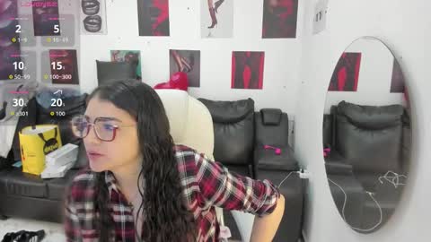 Snapshot of iam_sammy_01 chatting on December 3, 2025, 12:14 pm Sammy online show from December 3, 2025, 12:14 pm