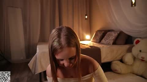 Snapshot of iamclaire_ chatting on November 13, 2025, 7:35 pm Claire online show from November 13, 2025, 7:35 pm