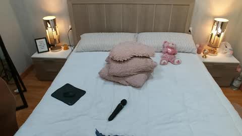 Snapshot of iamcrystal2 chatting on December 11, 2024, 7:03 pm Crystal online show from December 11, 2024, 7:03 pm