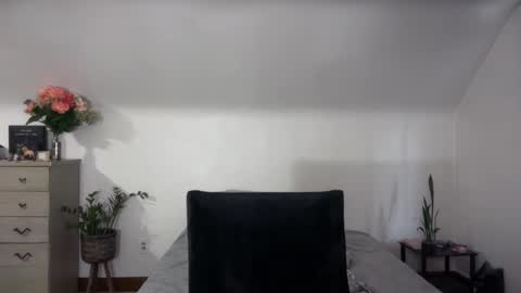 Crystal online show from October 31, 2025, 4:30 pm