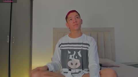 Juliiiiian online show from December 5, 2025, 12:25 pm