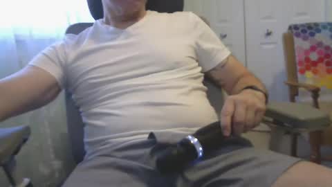 Snapshot of iamru1964 chatting on December 22, 2024, 1:55 pm IamRU1964 online show from December 22, 2024, 1:55 pm