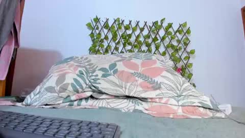 Vicky- independent model  online show from April 23, 2026, 2:46 am