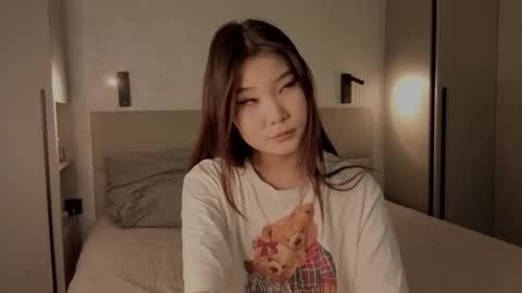 iamyuki_ online show from November 10, 2025, 3:00 pm