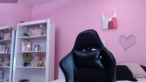 IAN CASTILLO online show from January 17, 2025, 11:17 am