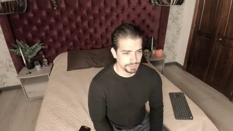 Ian Davis online show from October 26, 2025, 12:00 pm