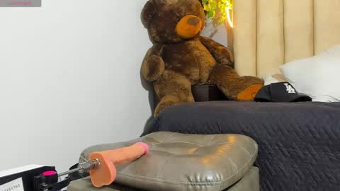 Snapshot of ian_diamond chatting on April 9, 2026, 11:10 pm Iam online show from April 9, 2026, 11:10 pm
