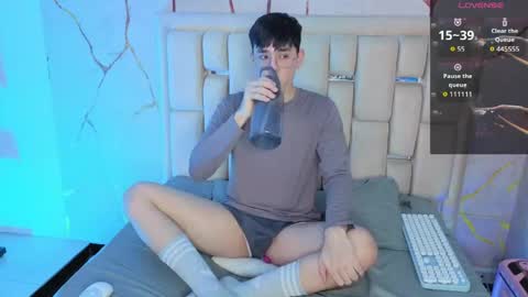 Snapshot of ianblake_ chatting on May 5, 2026, 10:51 pm Ian online show from May 5, 2026, 10:51 pm