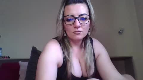 Yasmine online show from February 1, 2026, 1:42 pm