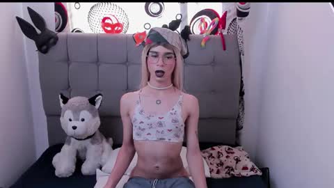 Camila online show from September 15, 2025, 9:26 pm