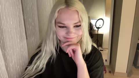 Snapshot of ice_kitten chatting on January 27, 2025, 10:16 pm Alice online show from January 27, 2025, 10:16 pm