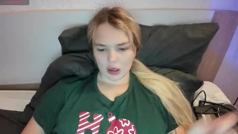 Snapshot of ice_kitten chatting on November 27, 2025, 7:27 pm Alice online show from November 27, 2025, 7:27 pm