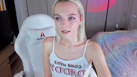 Snapshot of ice_pixie chatting on December 20, 2024, 3:42 pm Nana online show from December 20, 2024, 3:42 pm