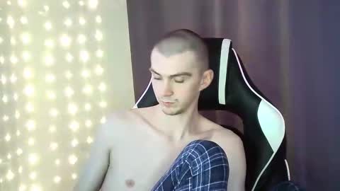 MAX online show from January 30, 2025, 7:15 pm