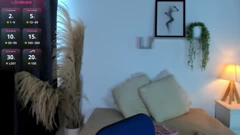 ice_y_abigail online show from November 28, 2025, 12:30 pm